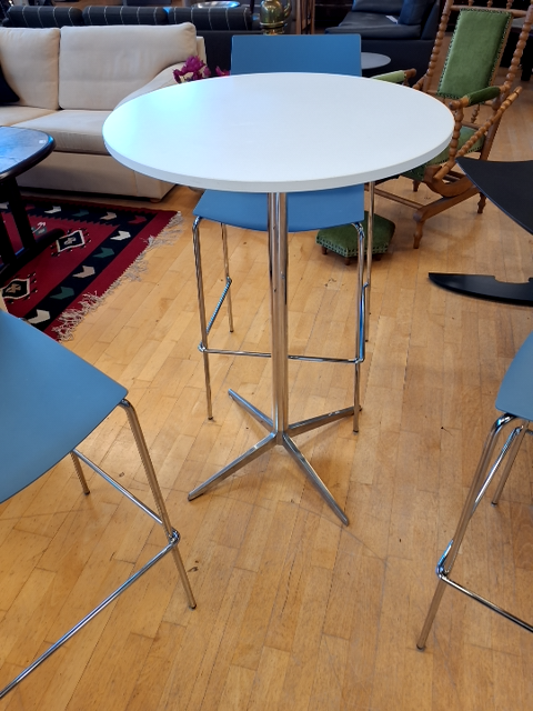 Cafe/mødebord med 3 høj stole